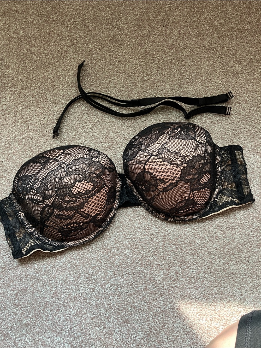 Victoria Secret size 38C Strapless Lace Overlay Push-Up Bra - Black/Nude